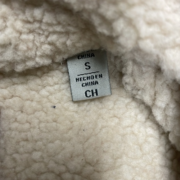 Levi’s women brown suede Sherpa trucker jacket. Small - Picture 3 of 9